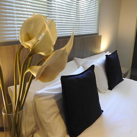 The Lantern Guesthouse Блоемфонтейн Екстериор снимка