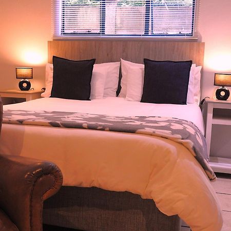 The Lantern Guesthouse Блоемфонтейн Екстериор снимка