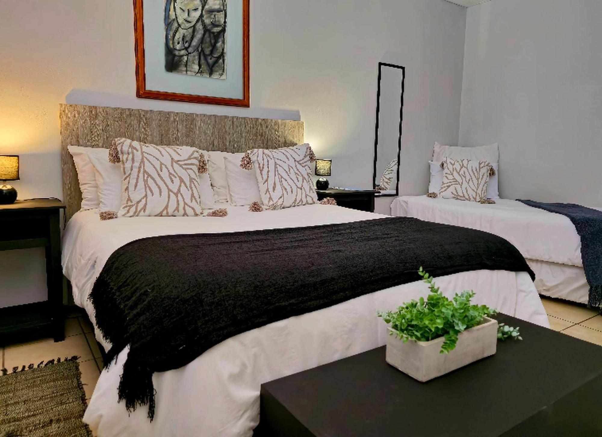 The Lantern Guesthouse Блоемфонтейн Екстериор снимка