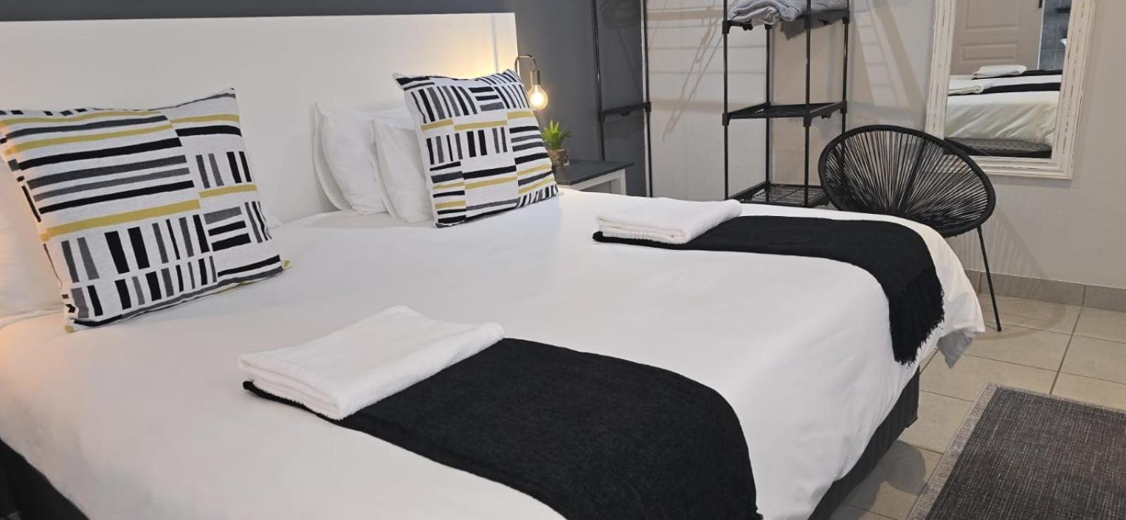 The Lantern Guesthouse Блоемфонтейн Екстериор снимка
