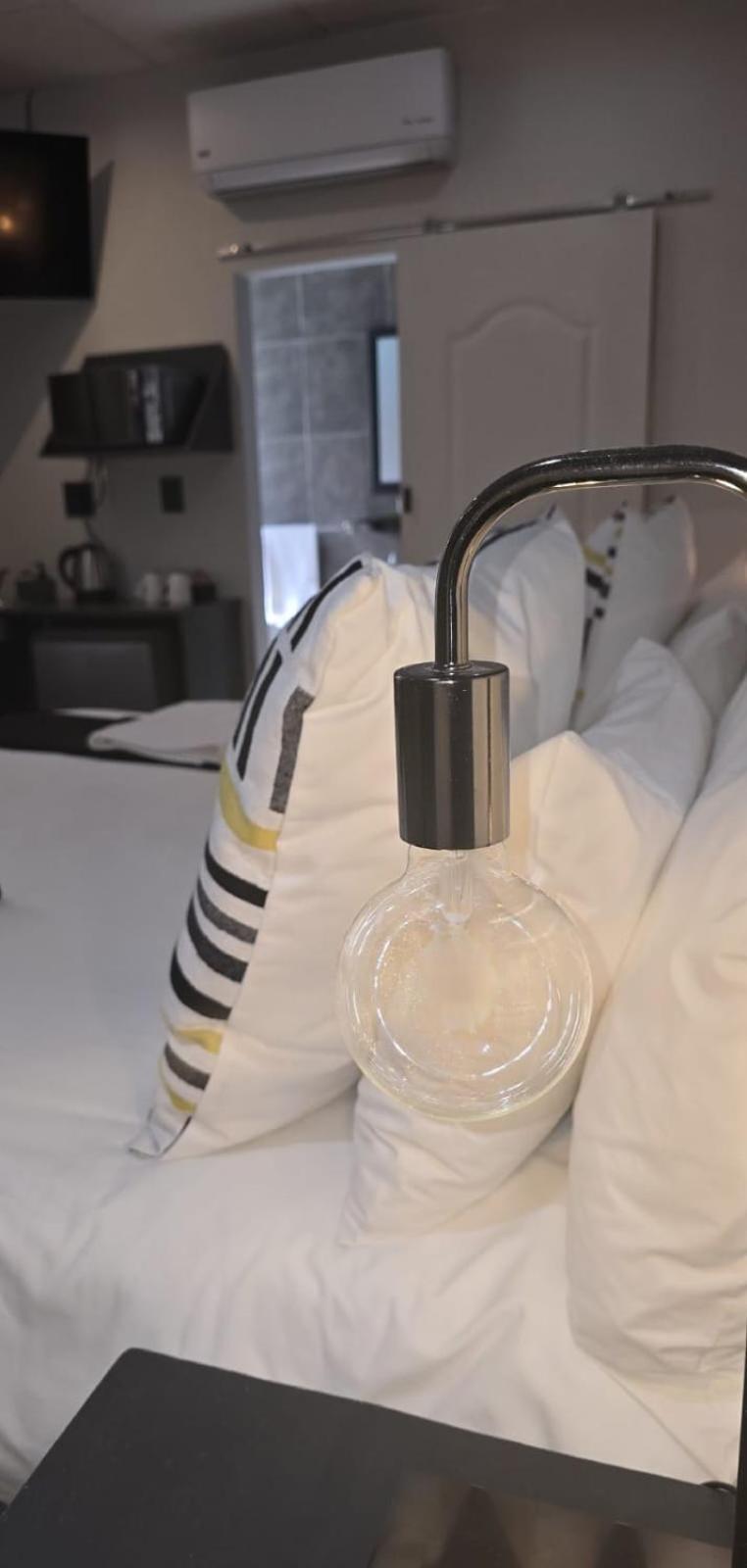 The Lantern Guesthouse Блоемфонтейн Екстериор снимка