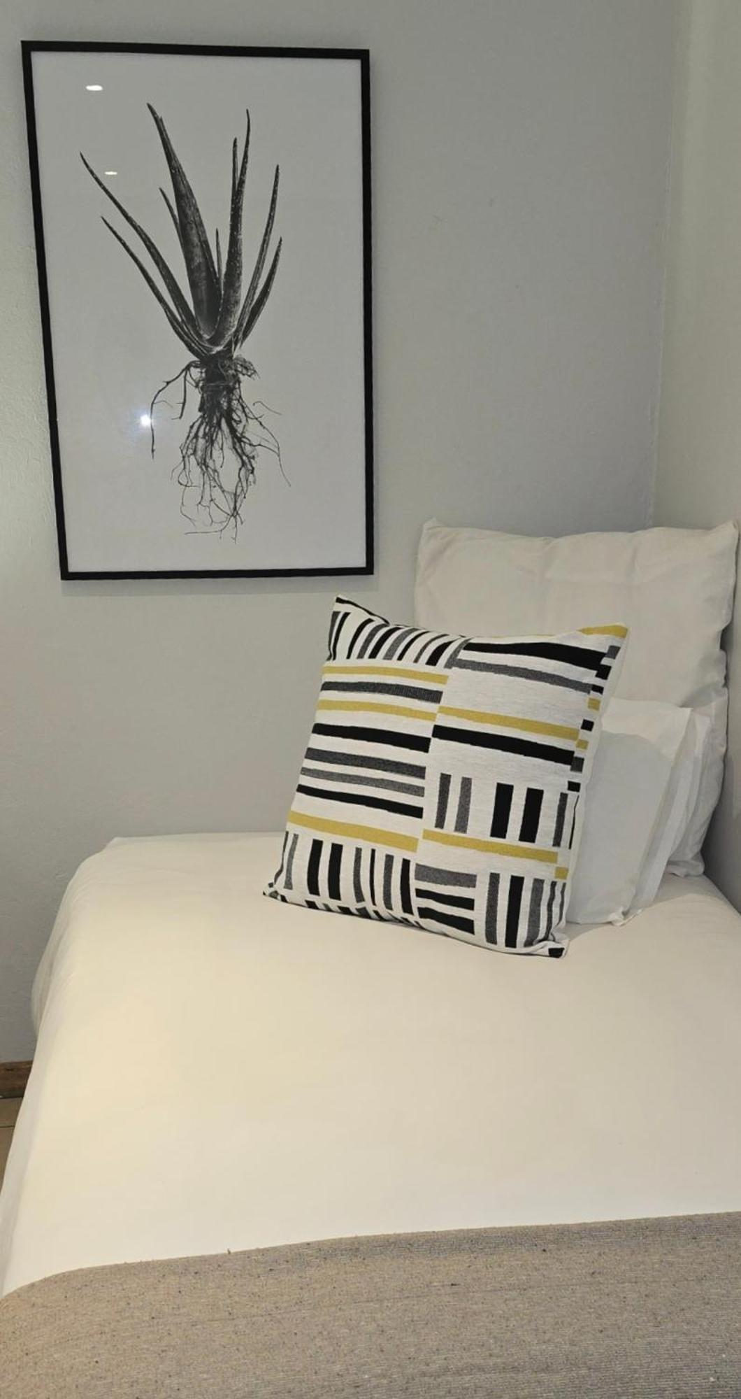 The Lantern Guesthouse Блоемфонтейн Екстериор снимка