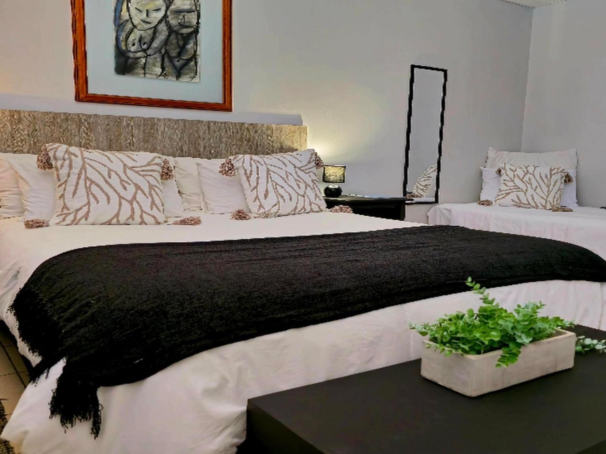 The Lantern Guesthouse Блоемфонтейн Екстериор снимка